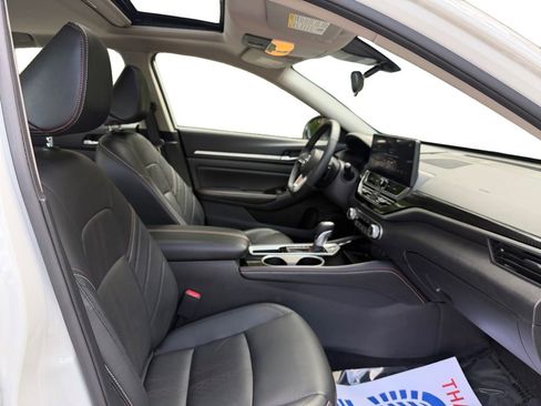 Used 2024 Nissan Altima 2.5 SR w/ SR Premium Package FWD image 15