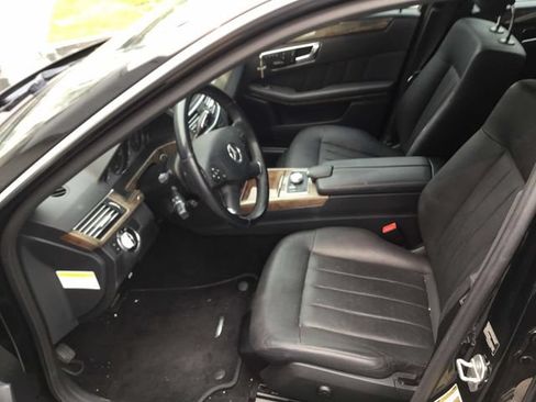Used 2010 Mercedes-Benz E 550 4MATIC Sedan image 9