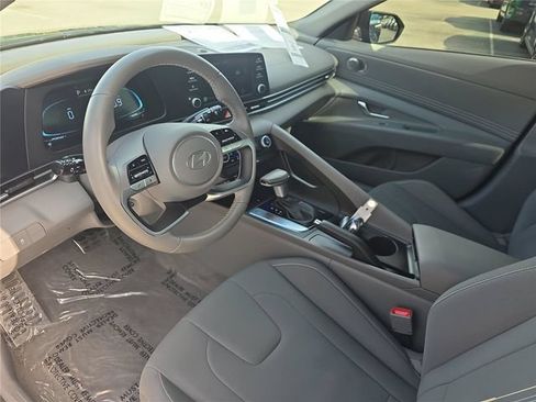 Used 2025 Hyundai Elantra Sport FWD image 15