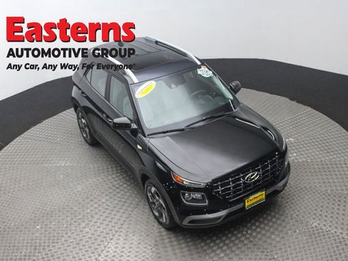 Used 2022 Hyundai Venue SEL image 3