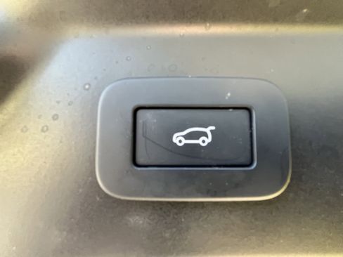 Used 2025 Land Rover Range Rover Velar Dynamic SE image 35