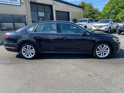 Used 2018 Volkswagen Passat 2.0T SE image 2