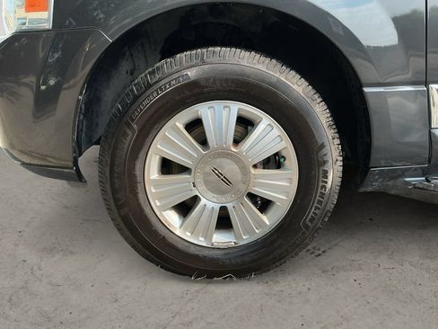 Used 2007 Lincoln Navigator 4WD image 9