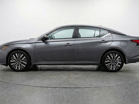 Used 2025 Nissan Altima 2.5 SV FWD image 5