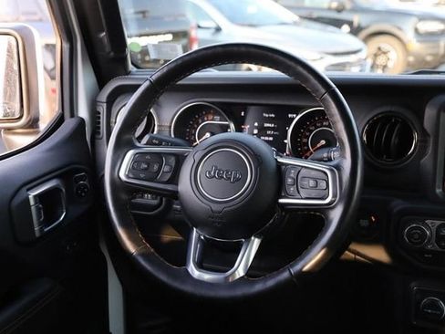 Used 2021 Jeep Gladiator Overland AWD/4WD image 23
