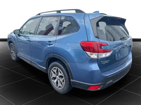Used 2021 Subaru Forester Premium AWD/4WD image 3