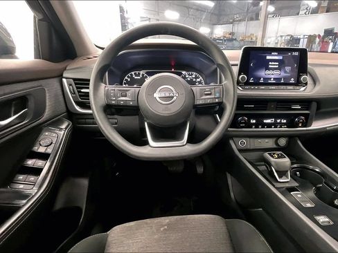 Used 2023 Nissan Rogue SV FWD image 4