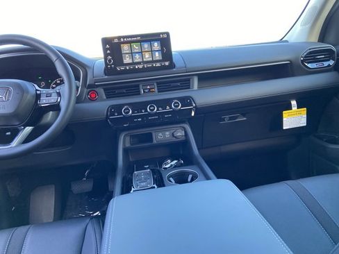 Used 2025 Honda Pilot EX-L image 18