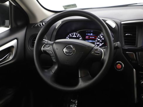 Used 2019 Nissan Pathfinder S image 16