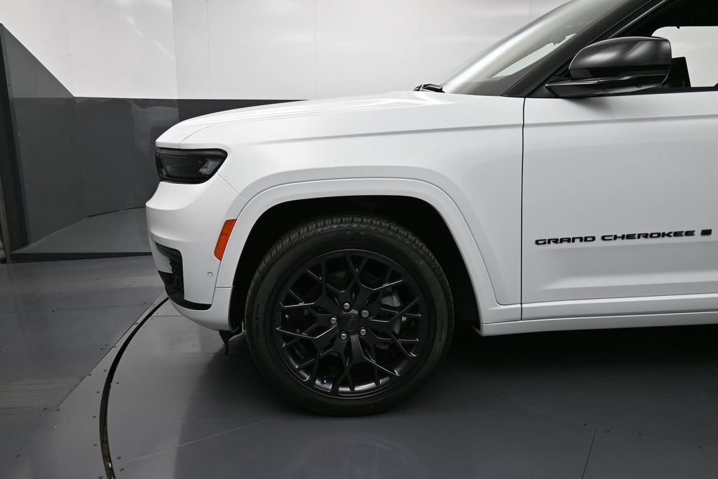Used 2025 Jeep Grand Cherokee L Summit AWD/4WD image 12