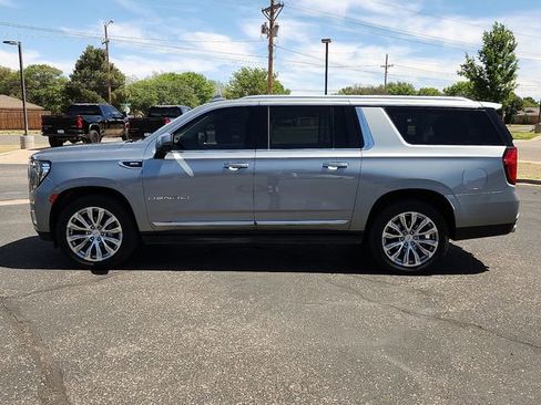 Used 2023 GMC Yukon XL Denali image 2