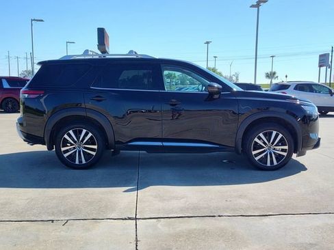 Used 2025 Nissan Pathfinder Platinum w/ Cargo Package image 11