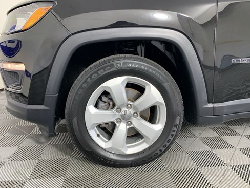 Used 2019 Jeep Compass Latitude FWD image 11