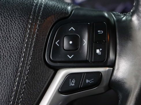 Used 2018 Toyota Highlander SE image 14