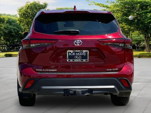 Used 2023 Toyota Highlander XLE AWD/4WD image 5