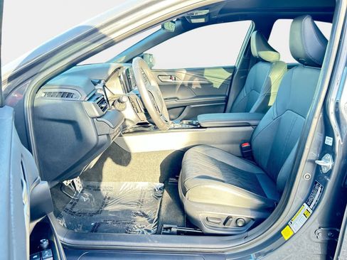 Used 2025 Toyota Camry XSE FWD image 11
