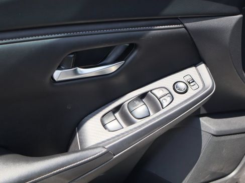 Used 2024 Nissan Sentra SV FWD image 19