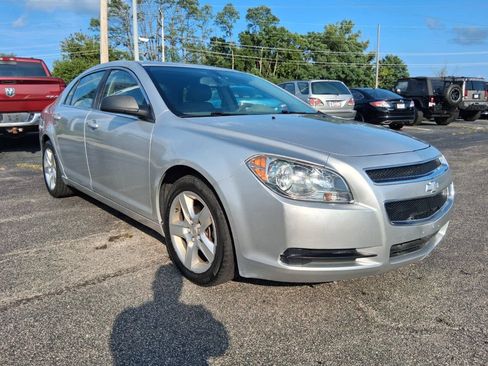 Used 2011 Chevrolet Malibu LS FWD image 3