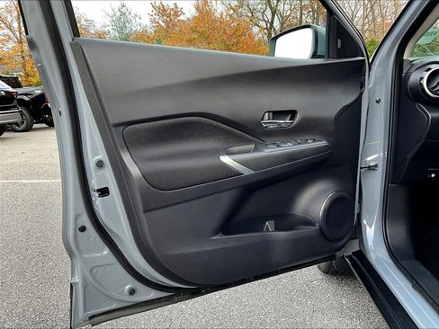 Used 2024 Nissan Kicks SV image 9