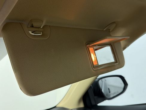 Used 2019 Toyota Highlander Limited FWD image 32