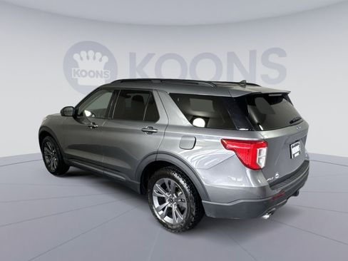 Used 2022 Ford Explorer XLT w/ Equipment Group 202A image 4