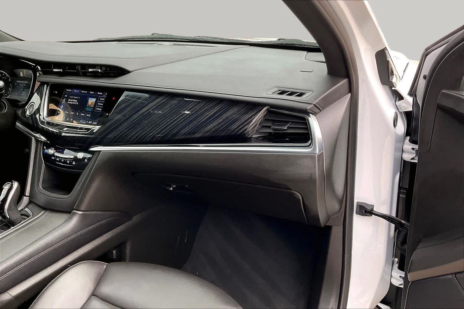 Used 2025 Cadillac XT6 Premium Luxury FWD image 19