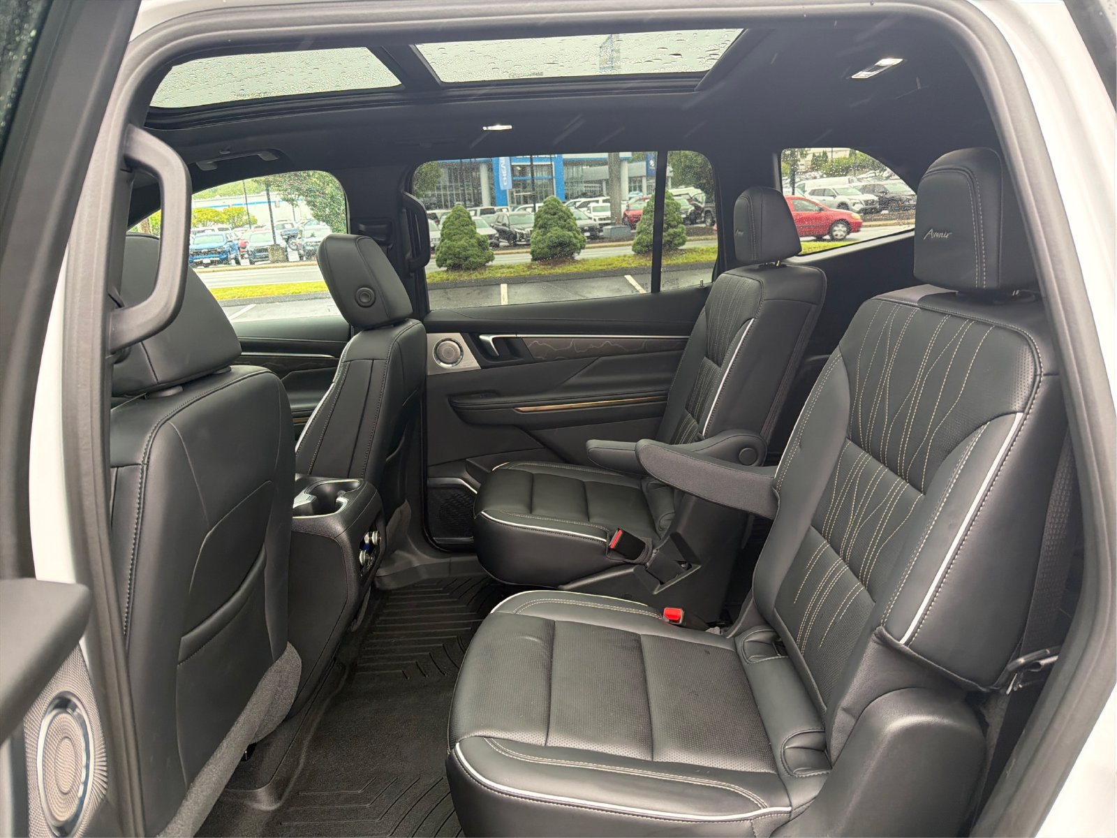 Used 2025 Buick Enclave Avenir AWD/4WD image 10