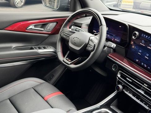 Used 2026 Chevrolet Traverse RS image 11