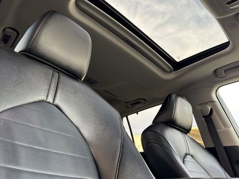 Used 2025 Toyota Highlander XLE image 18