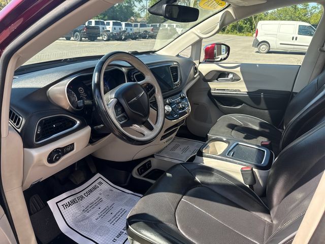 Used 2018 Chrysler Pacifica Limited FWD image 11
