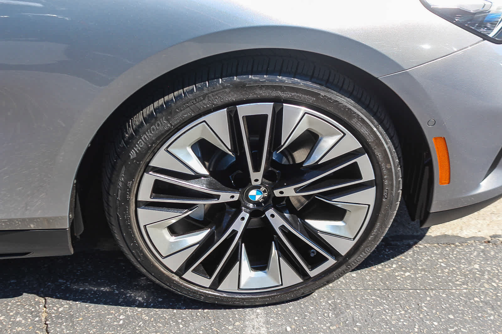 Used 2026 BMW 530i w/ Premium Package RWD image 10