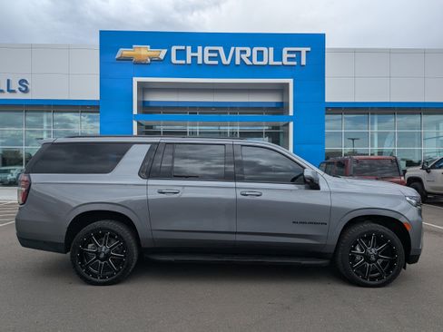 Used 2022 Chevrolet Suburban RST w/ Luxury Package AWD/4WD image 43
