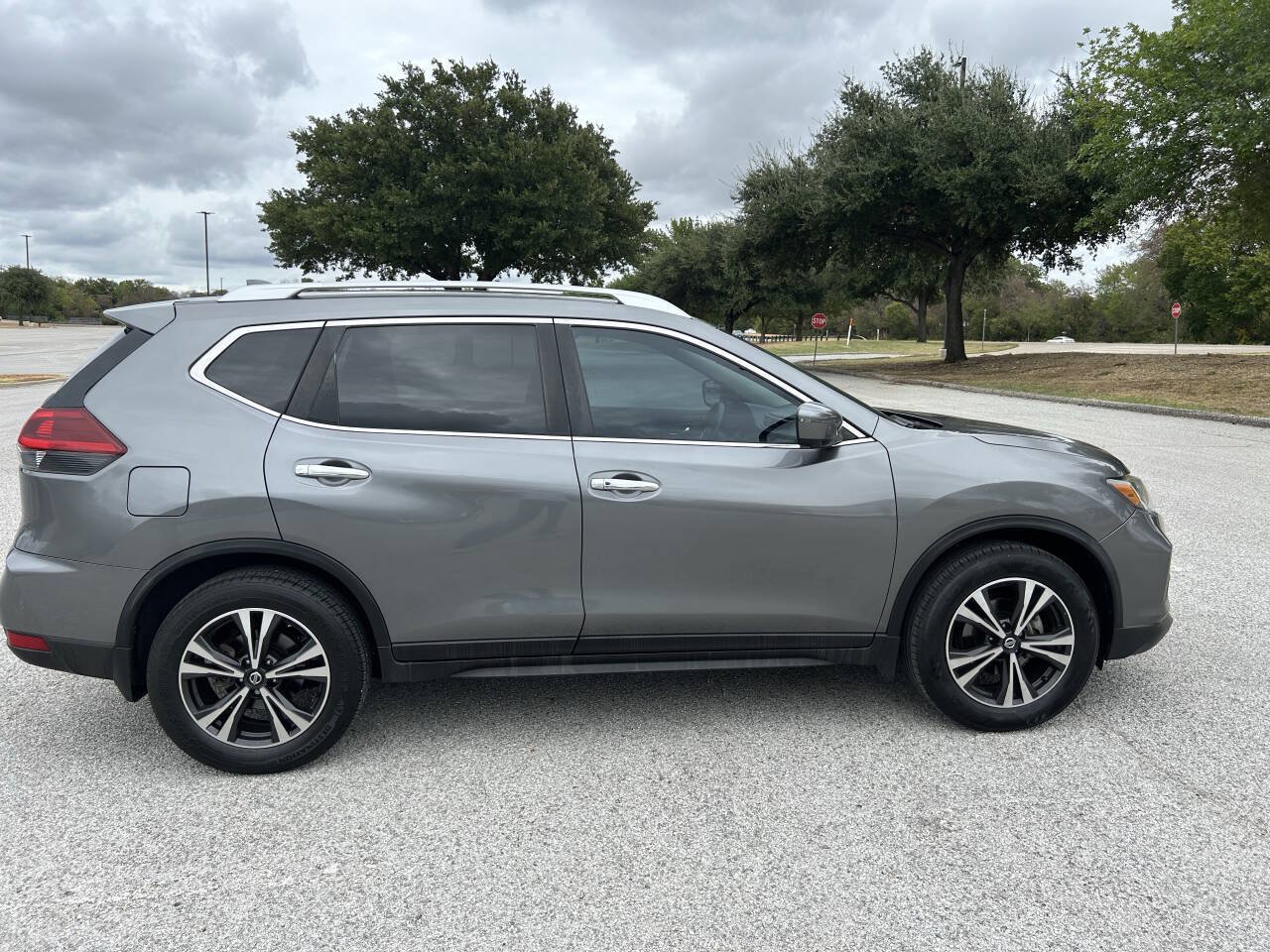 Used 2019 Nissan Rogue SV w/ Premium Package FWD image 14