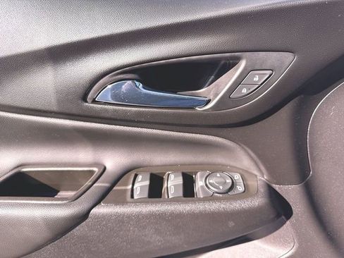 Used 2021 Chevrolet Equinox LT image 22