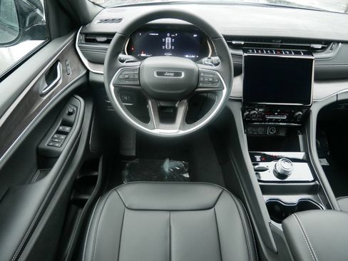 New 2025 Jeep Grand Cherokee Limited w/ Trailer Tow Package image 12