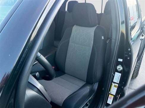 Used 2020 Toyota Tacoma TRD Sport w/ Technology Package image 19