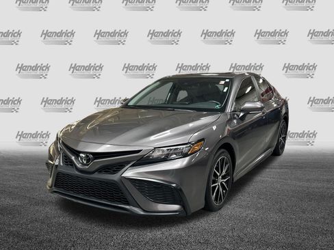 Used 2024 Toyota Camry SE w/ Cold Weather Package FWD image 5