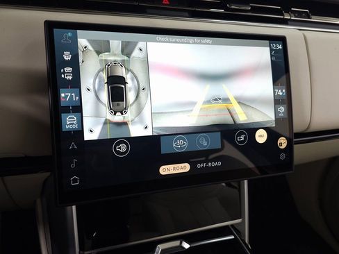 Used 2025 Land Rover Range Rover SE image 32