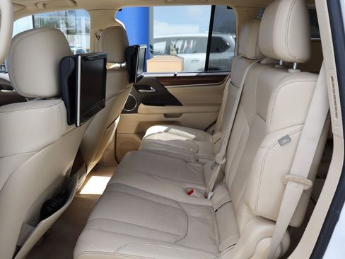 Used 2016 Lexus LX 570 4WD image 11