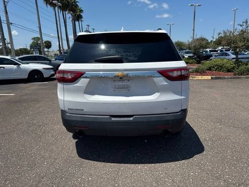 Used 2021 Chevrolet Traverse LT FWD image 4