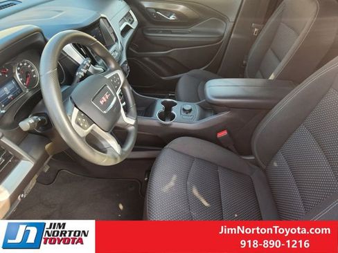 Used 2024 GMC Terrain SLE image 14