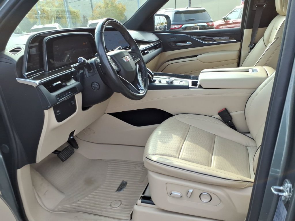 Used 2024 Cadillac Escalade ESV Premium Luxury w/ LPO, Floor Liner Package AWD/4WD image 10
