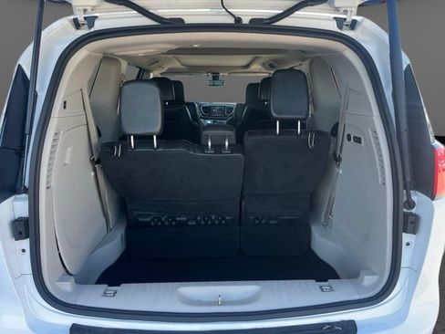 Used 2019 Chrysler Pacifica Limited FWD image 32