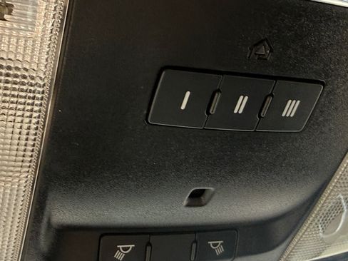 Used 2021 Chrysler 300 Touring L AWD/4WD image 32
