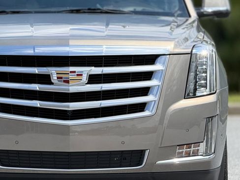 Used 2017 Cadillac Escalade Luxury RWD image 15