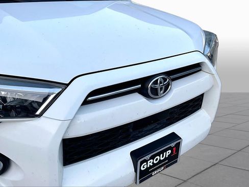 Used 2020 Toyota 4Runner SR5 AWD/4WD image 30