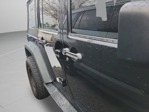 Used 2010 Jeep Wrangler Unlimited Islander image 19