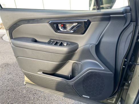 Used 2025 Subaru Forester Limited image 17