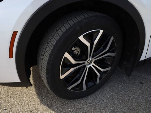 Used 2023 Toyota Crown XLE image 10