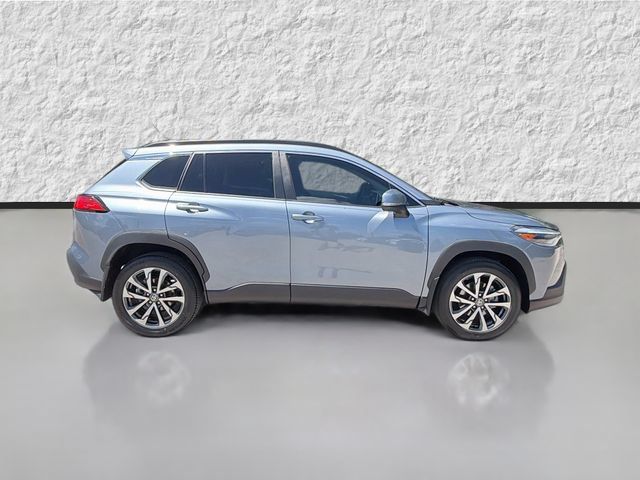 Used 2023 Toyota Corolla Cross XLE FWD image 2